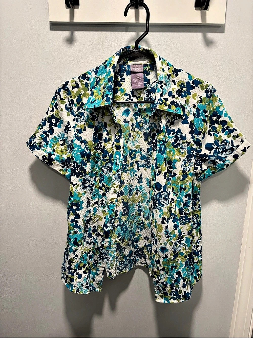 Laura Scott Petite Floral Button Down Shirt in Blue & Green Size Medium